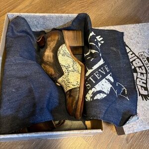 FREEBIRD BY STEVEN Catalina Ankle Boots